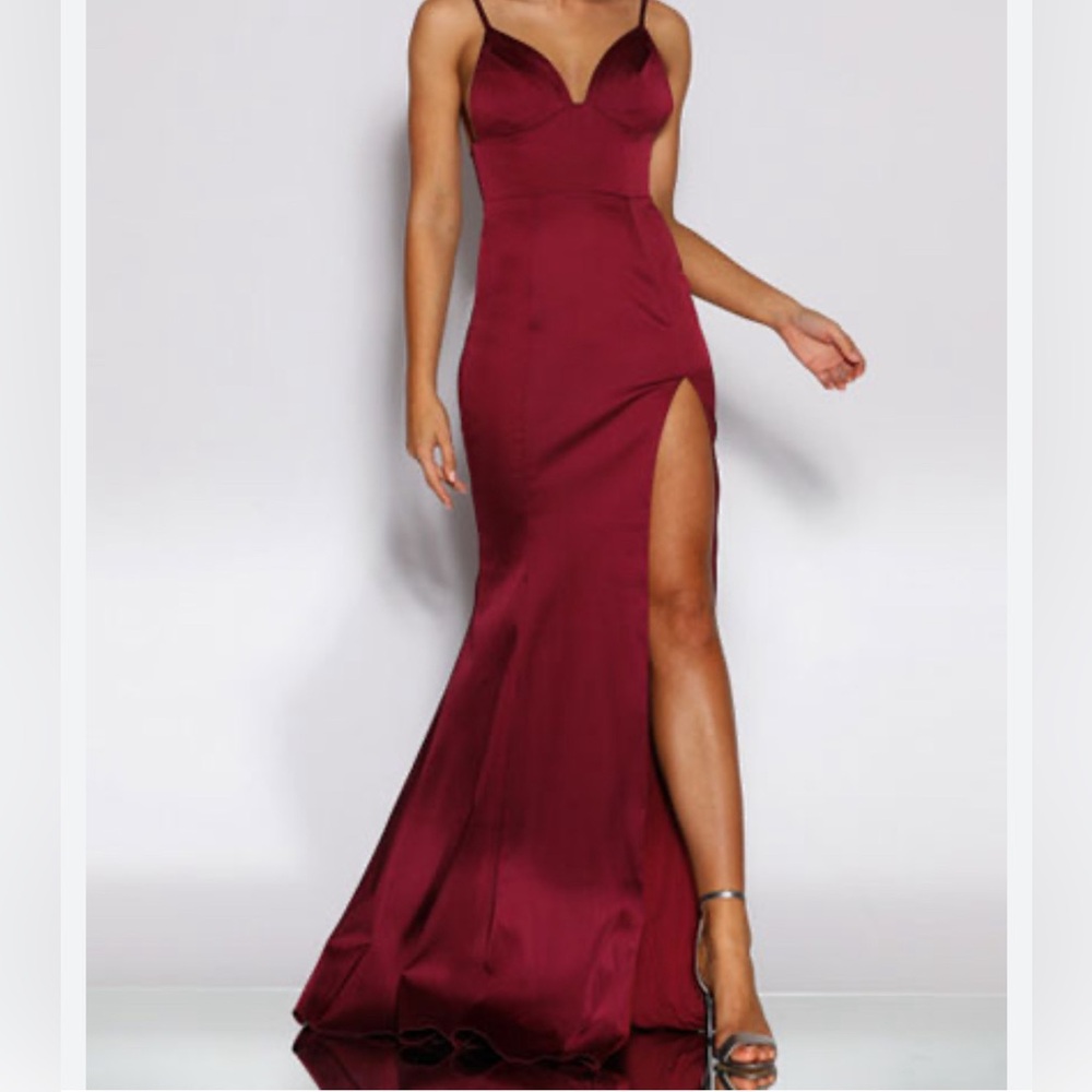 🌹✨ Burgundy Satin Gown prom dress ✨🌹